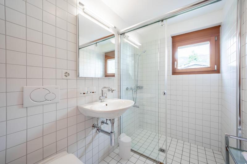 One-Bedroom Apartment image 3