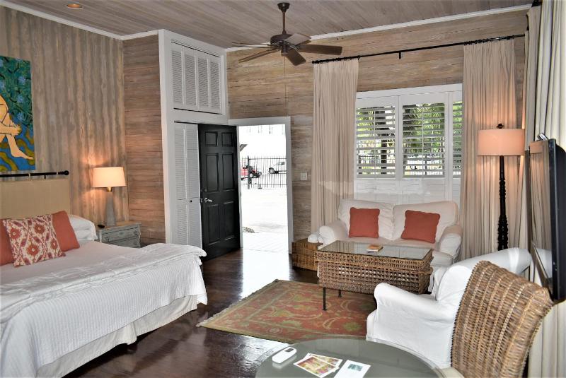 Simonton Court Historic Inn & Cottages - image 27