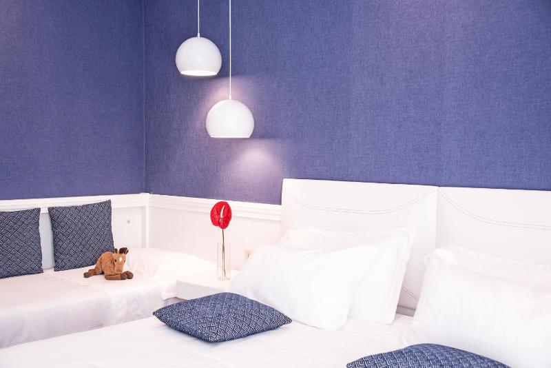 Deluxe Triple Room with Balcony image 1