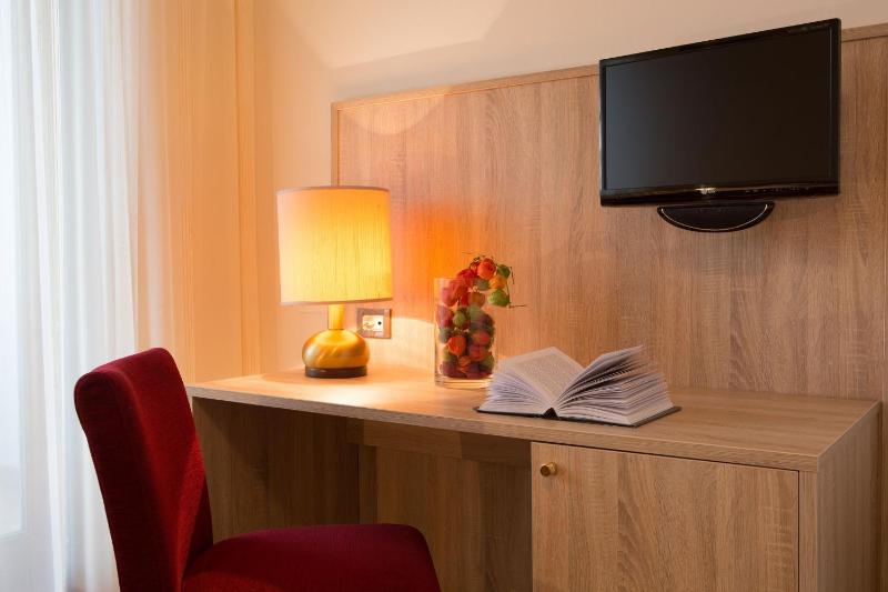Single Room image 4