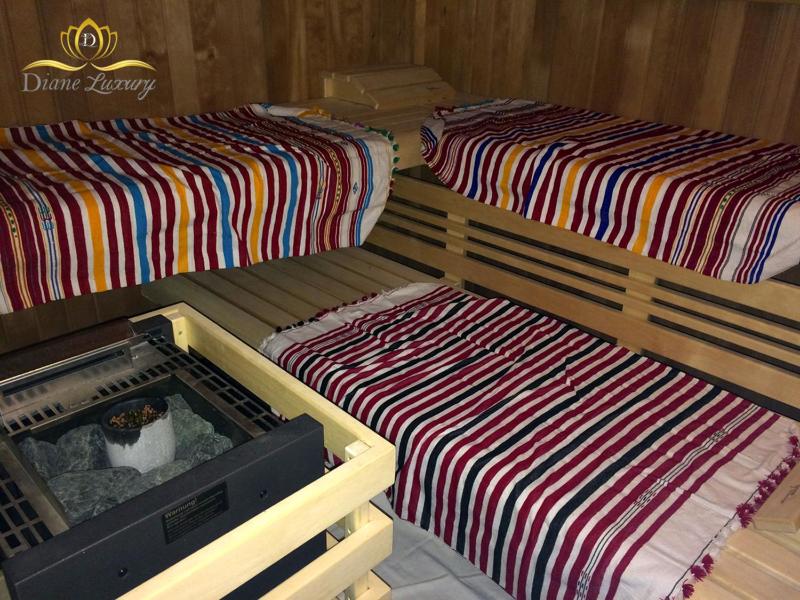 Suite with Hot Tub image 1