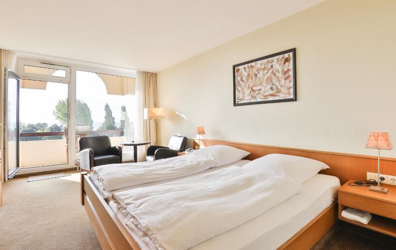 Double Room with Garden View image 3