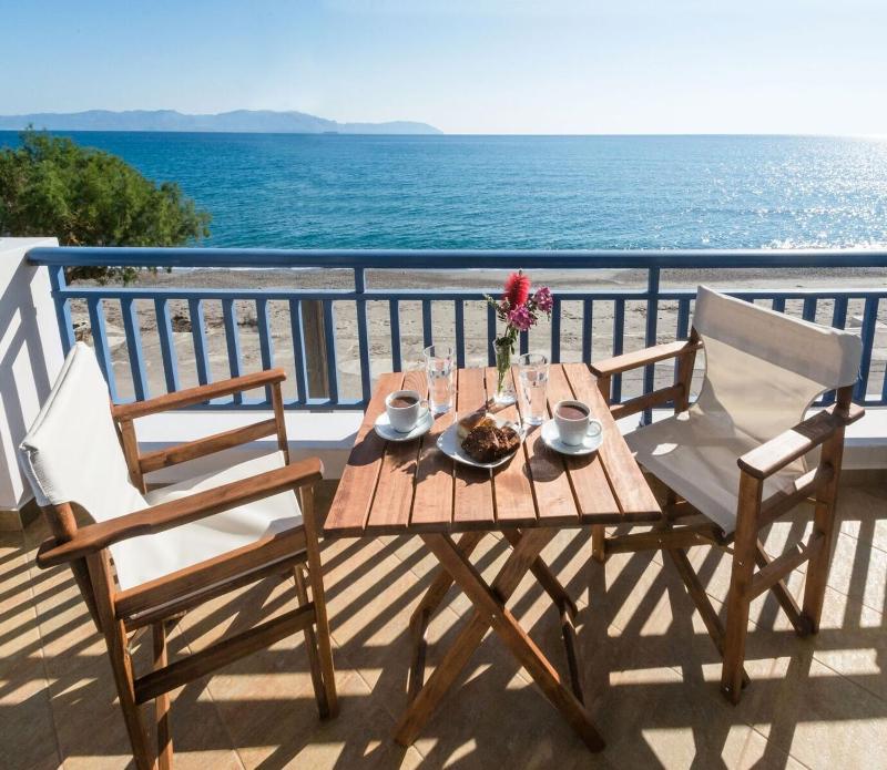 Double Room with Sea View image 3