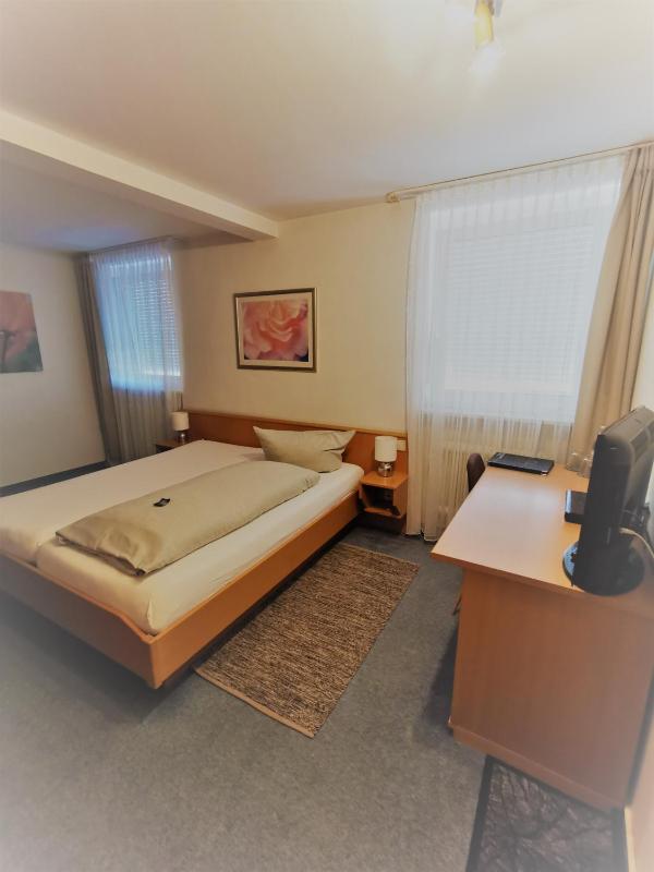 Double Room image 3