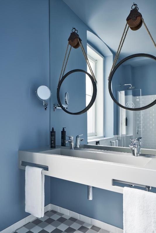 King Suite image 2