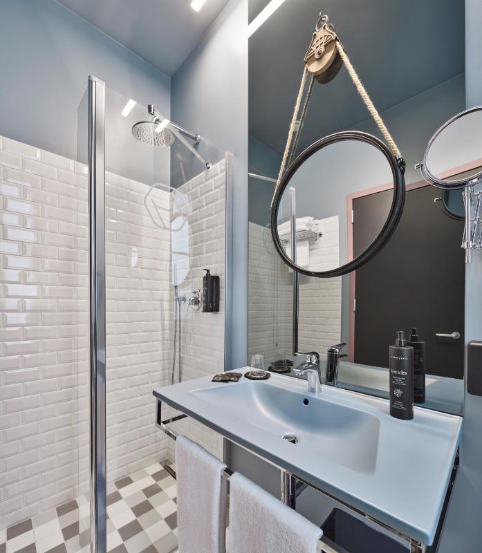 Double or Twin Room image 3