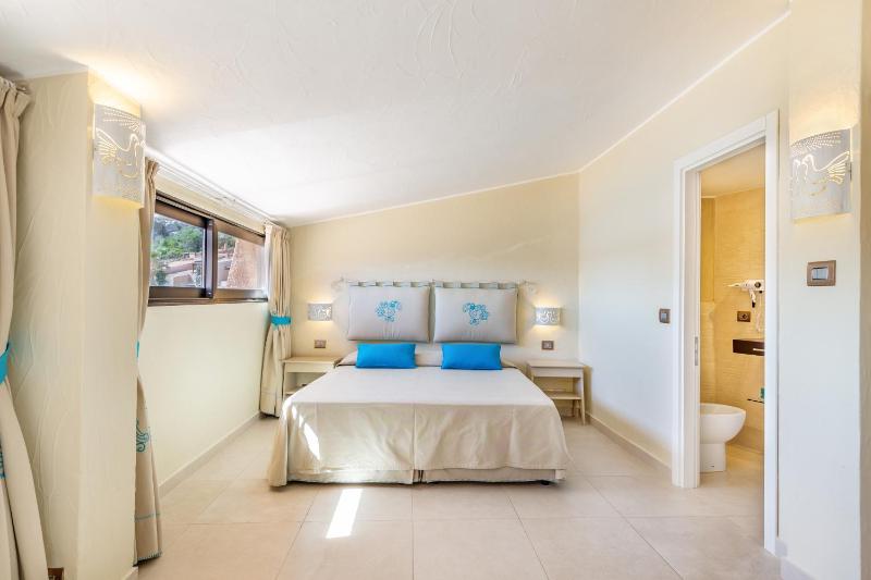 Double Room with Sea View image 1