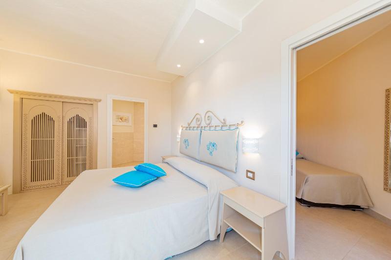 Prestige Two Bedroom Family Room with Partial Sea View image 2
