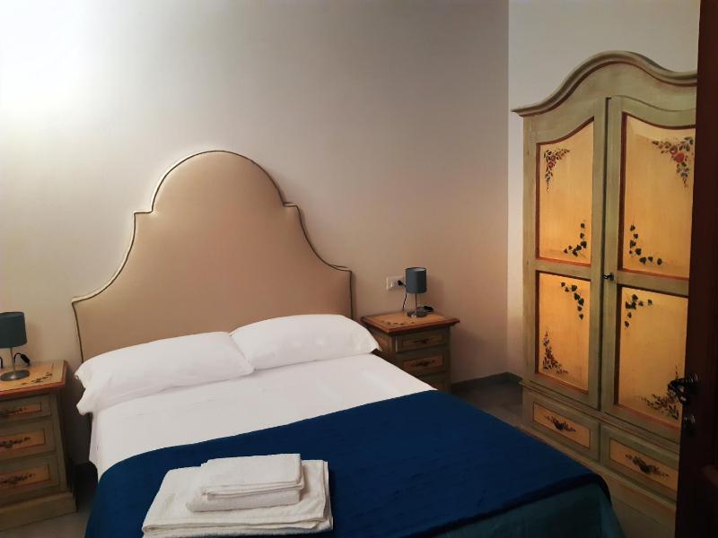 Deluxe Room image 4