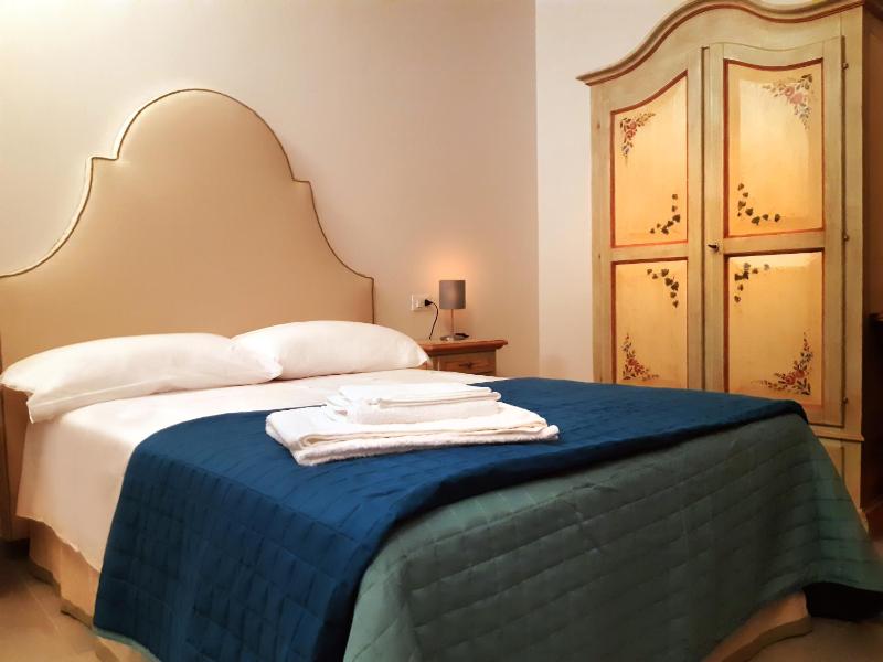Deluxe Room image 2