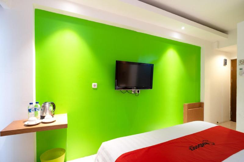 RedDoorz Apartment at Bogor Valley - image 9