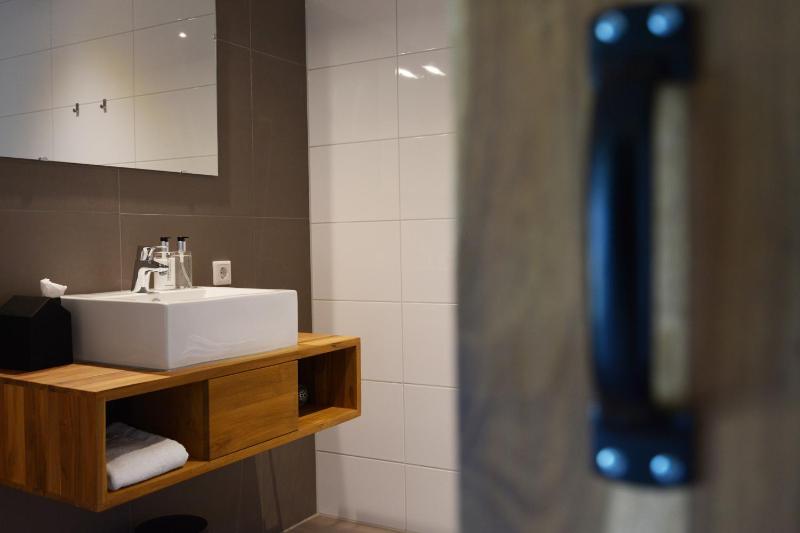 Deluxe Double Room with Shower image 4