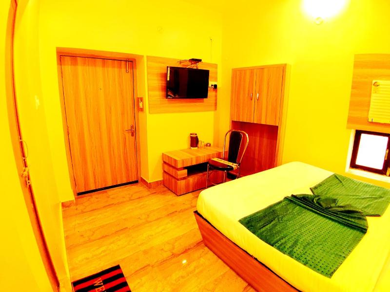 City Hotel - image 2