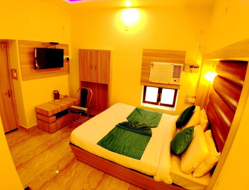 City Hotel - image 41