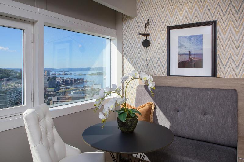 Suite with Panoramic Fjord View image 4