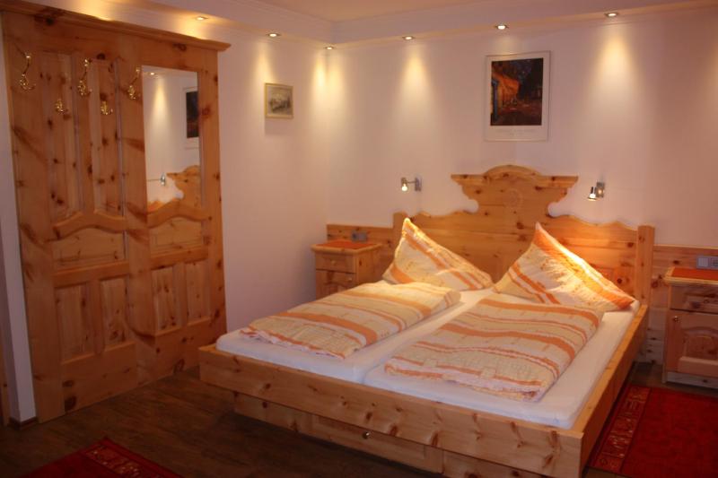 Double Room with Lake View image 1