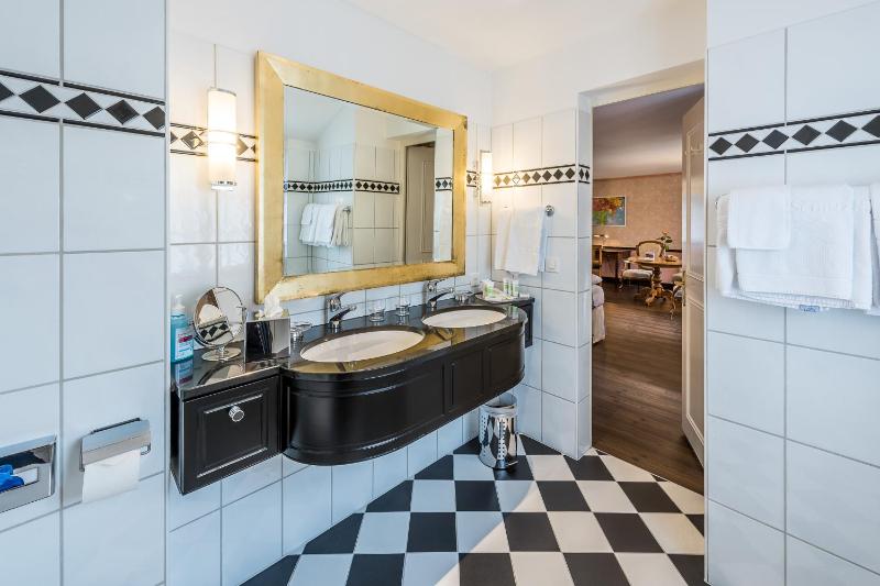Double or Twin Room with Spa Access image 1