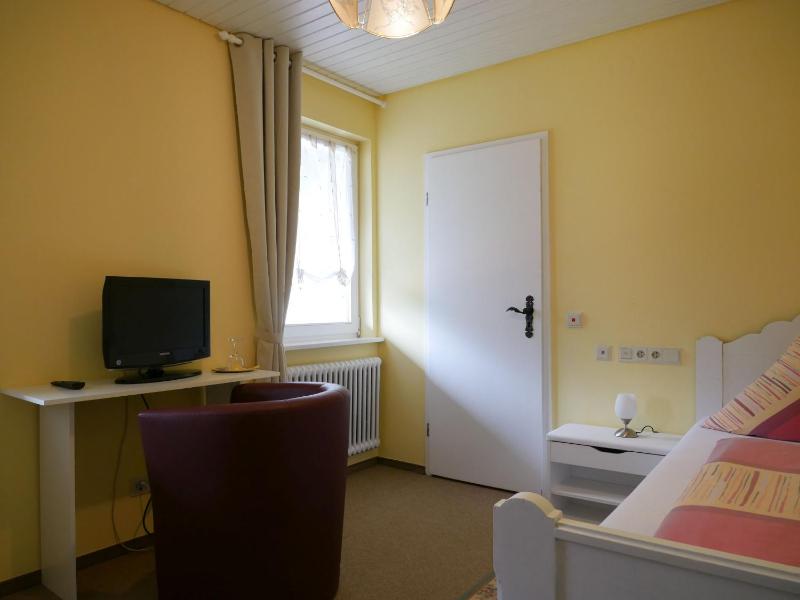 Single Room image 3