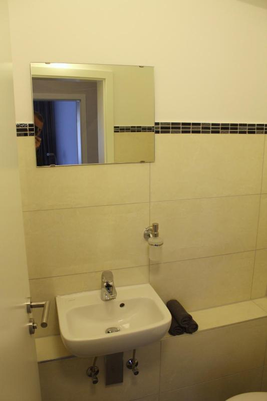 Single Bed in 4-Bed Dormitory Room image 3