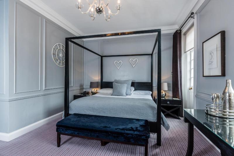 Deluxe Double Room image 2