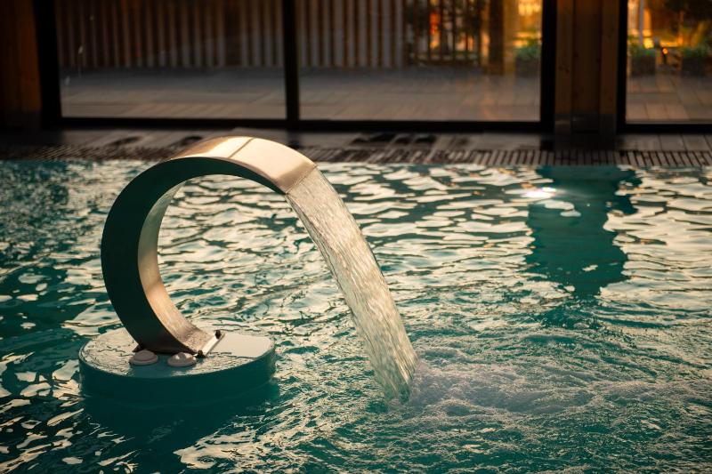 Double or Twin Room with Lateral Sea View image 2