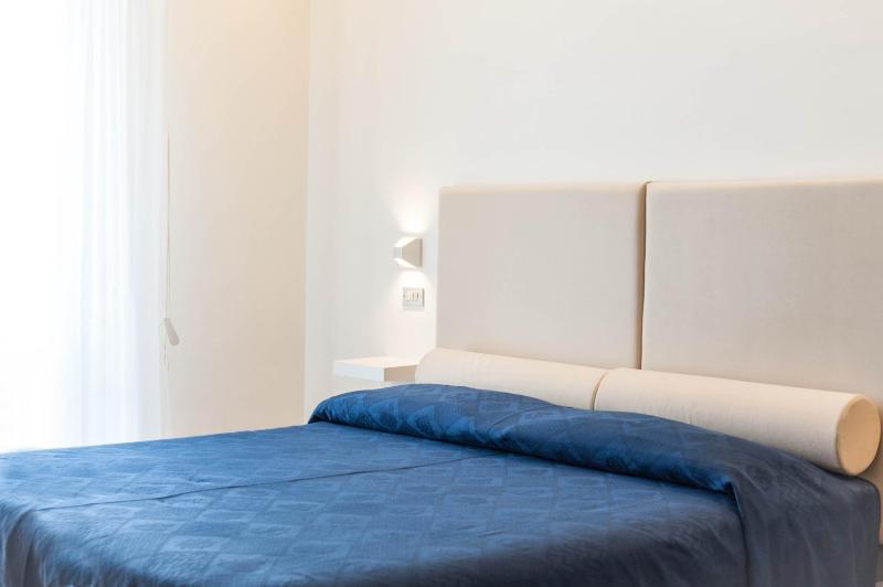 Double Room with Partial Sea View image 1