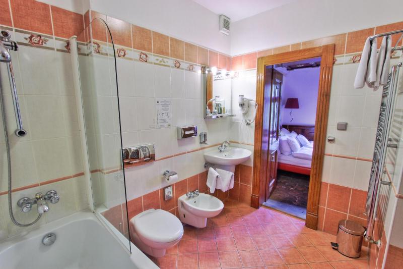 Deluxe Double Room image 2