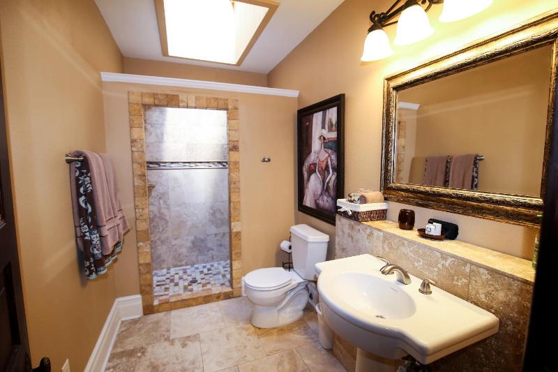 King Suite image 2