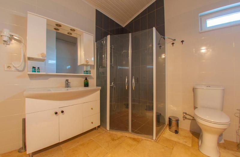 Three-Bedroom Villa image 4