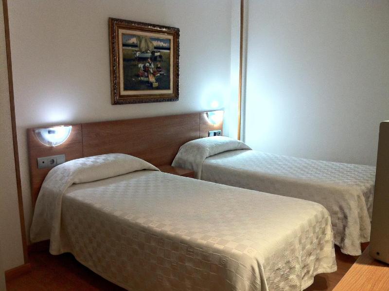 Double or Twin Room image 2