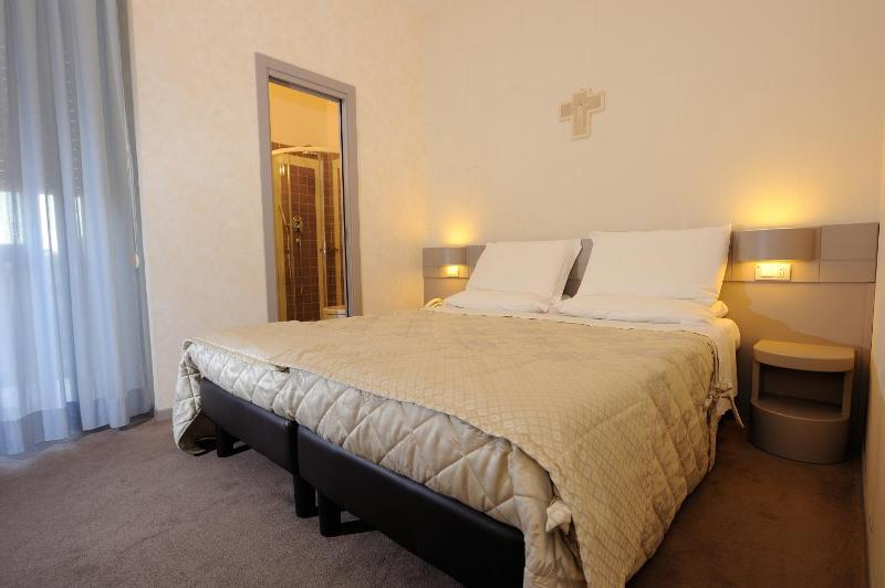 Superior Double or Twin Room with Balcony image 2