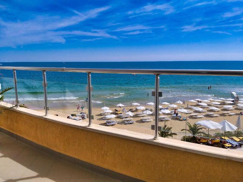 Twin Room with Sea View and Balcony with Free Beach Access image 1
