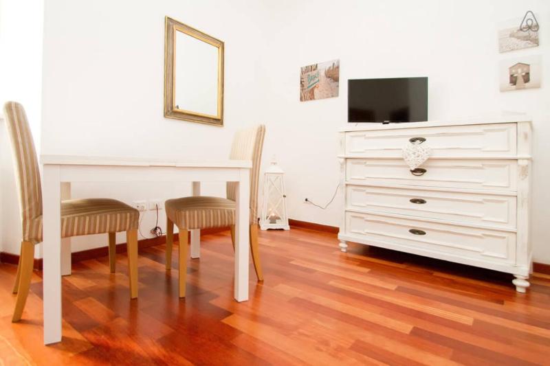 One-Bedroom Apartment image 4