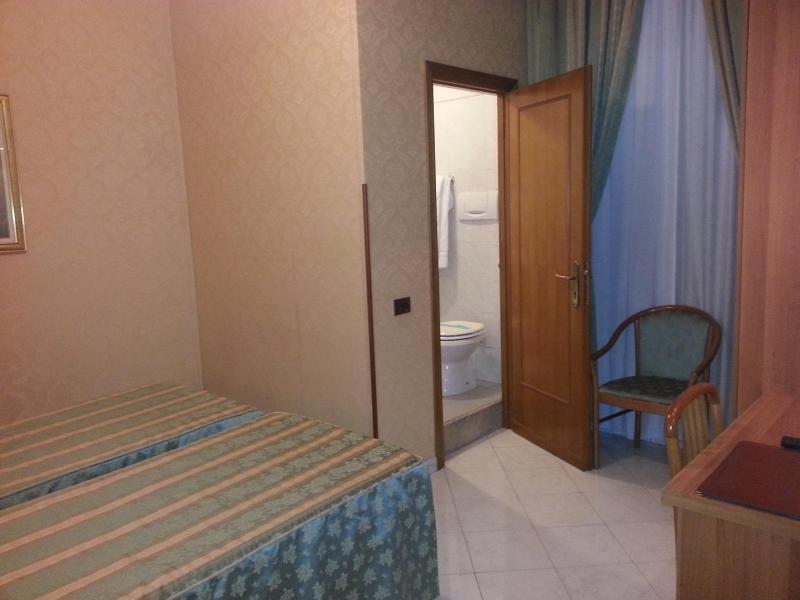 Double or Twin Room image 3