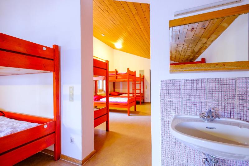 Bed in 14-Bed Mixed Dormitory Room with Shared Bathroom image 4