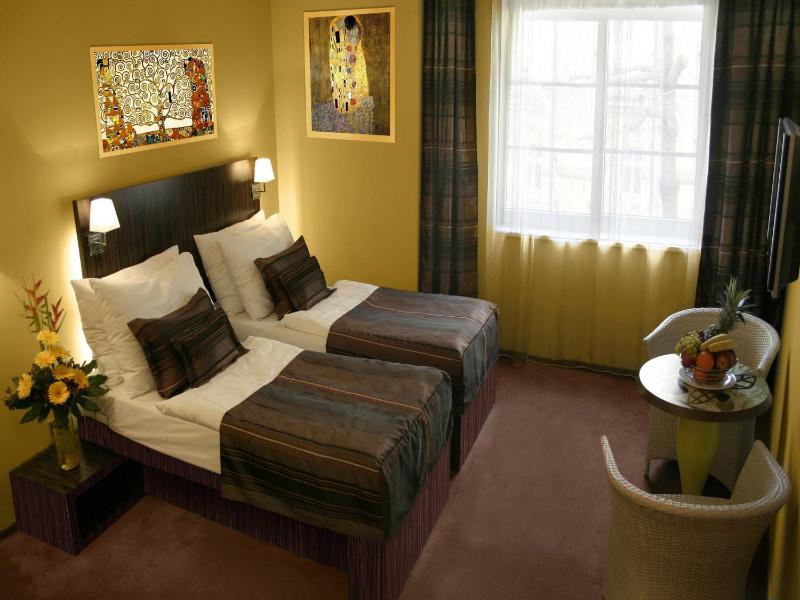 Ea Hotel Crystal Palace - image 3