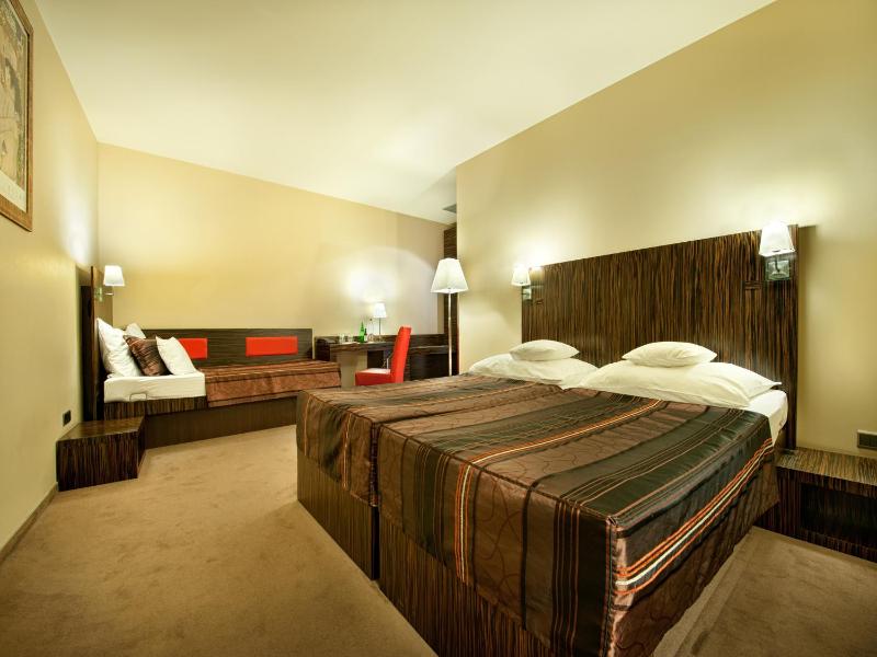 Ea Hotel Crystal Palace - image 4