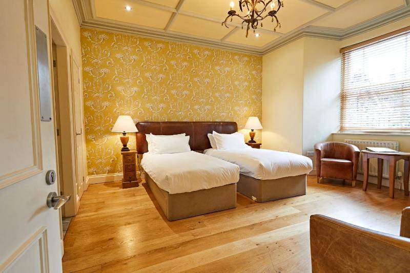 Executive Double or Twin Room image 4