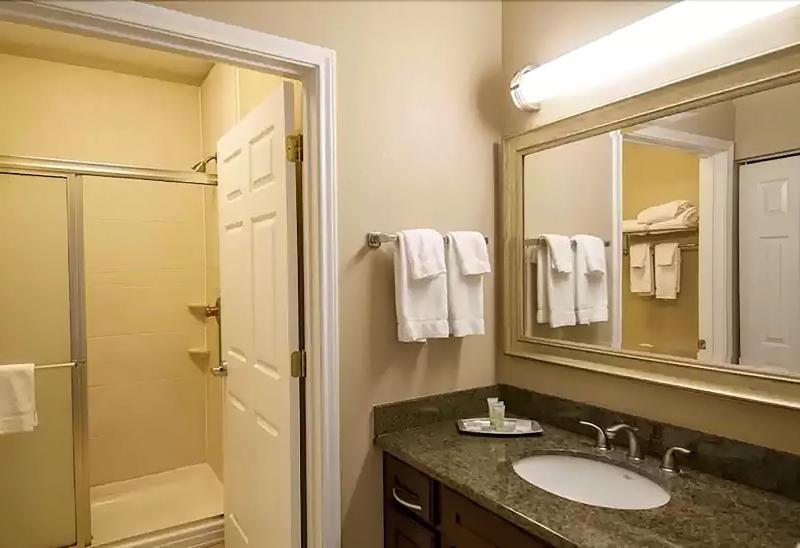 One-Bedroom King Suite - Non-Smoking image 2
