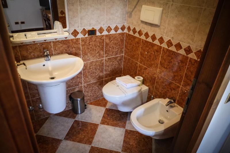 Economy Double or Twin Room image 3