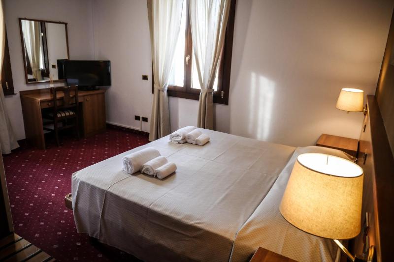 Economy Double or Twin Room image 2