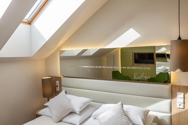 Double or Twin Room image 3