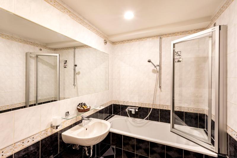 Hotel U Zlatého Stromu Prague by BHG - image 16