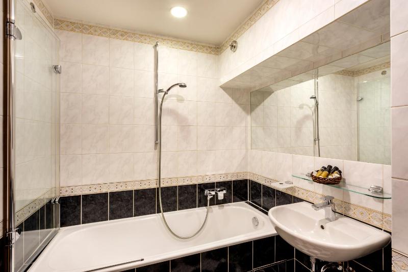 Hotel U Zlatého Stromu Prague by BHG - image 6