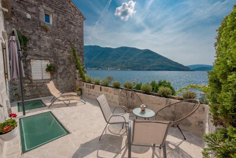 Two-Bedroom Apartment with Terrace and Sea View image 1