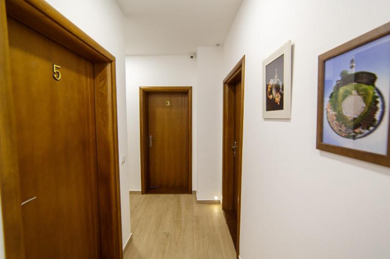 VonAmor Rooms - image 11