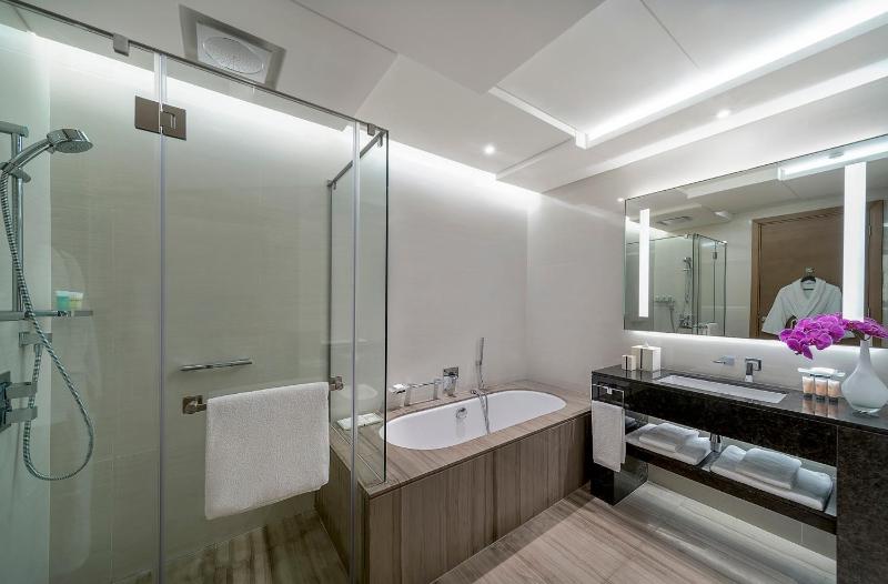 King Room - Club Access image 4