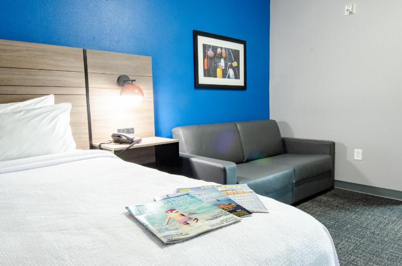 Deluxe King Room image 2