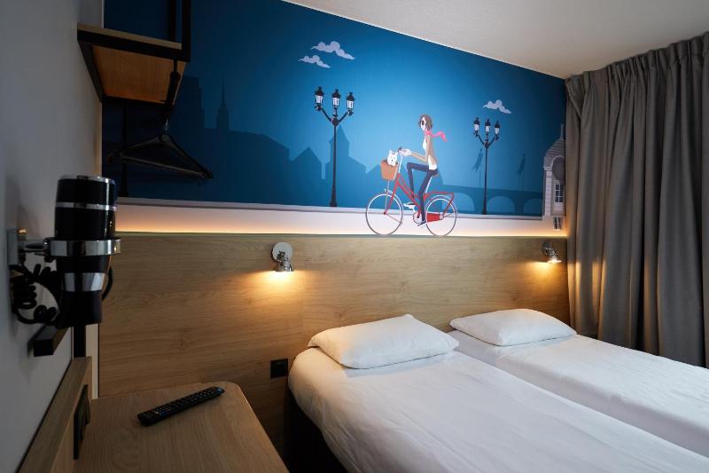 Superior Twin Room image 1