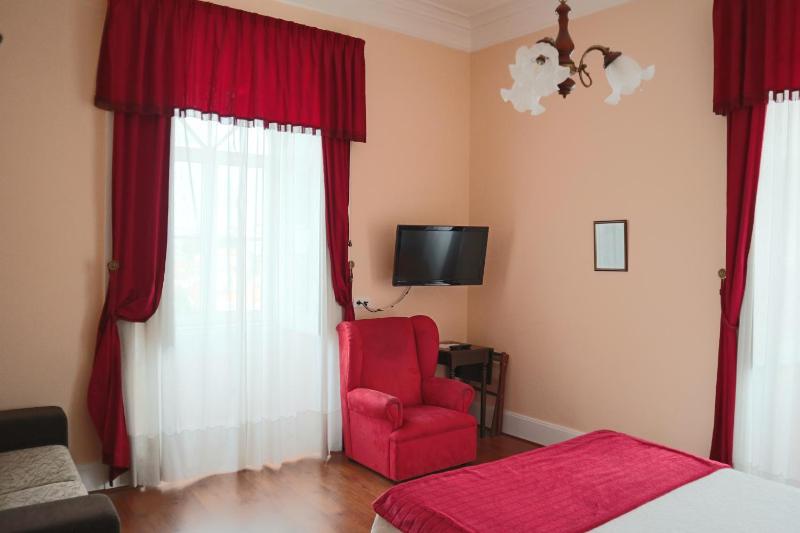 Standard Double or Twin Room image 1
